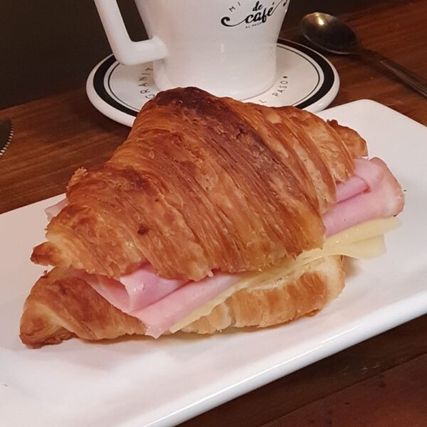 Croissant con J & Q Croissant con J & Q